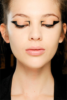 Floating Eyeliner: For Those Who Wish to Dare