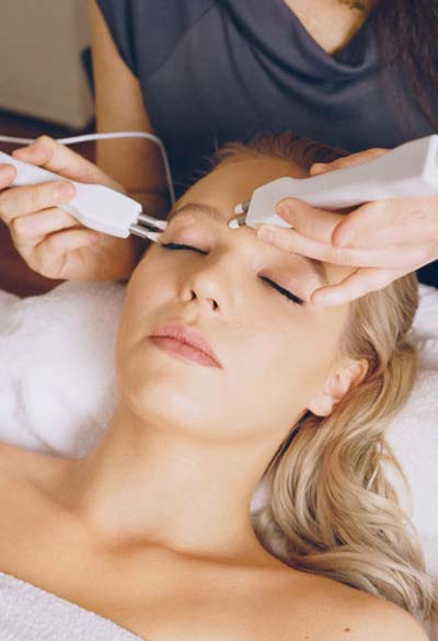  Electric Facials - Top 10 Beauty Treatments done by Celebrities Before the Oscars