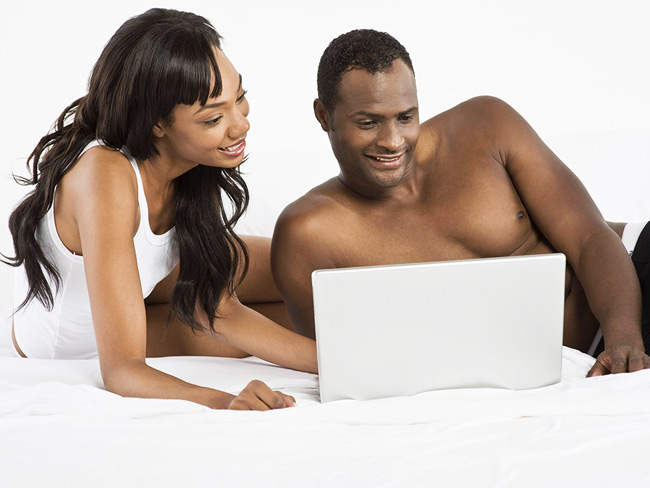 Raisons pour lesquelles regarder du porno ensemble peut Ãªtre bon pour votre relation