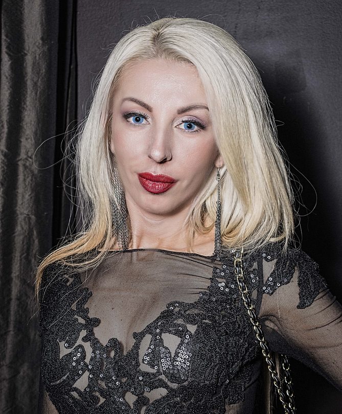 Gabriela Panduru, model & professional bikini competitor.