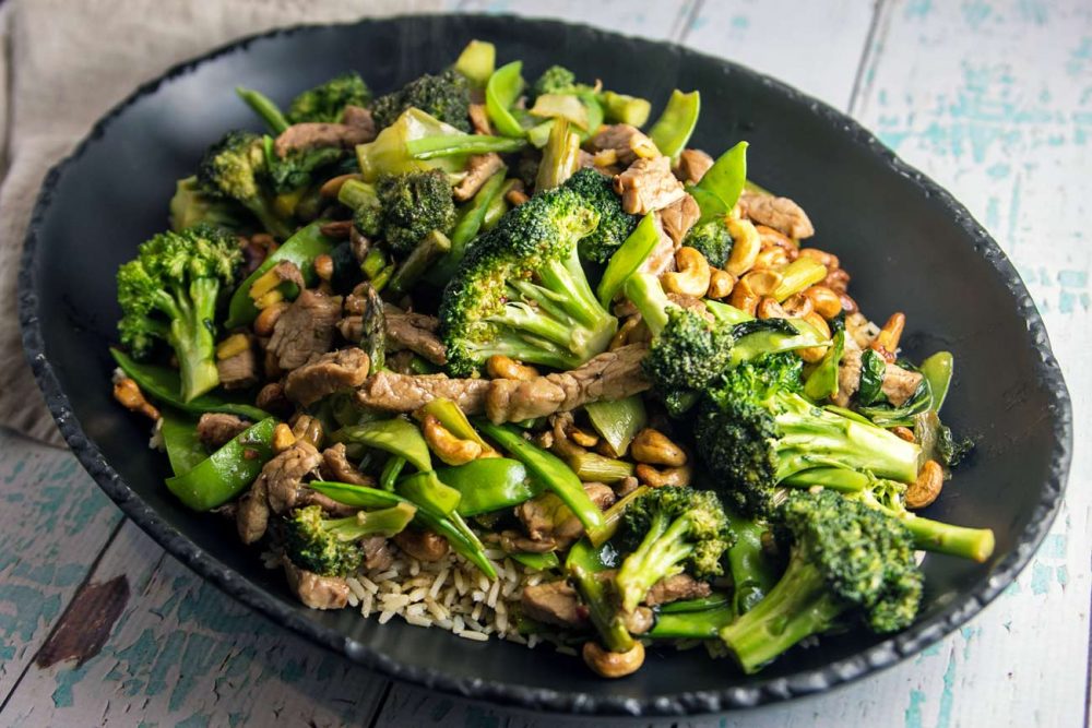 Cashew Stir-fry with Broccoli and Pork