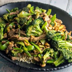 Cashew Stir-fry with Broccoli and Pork