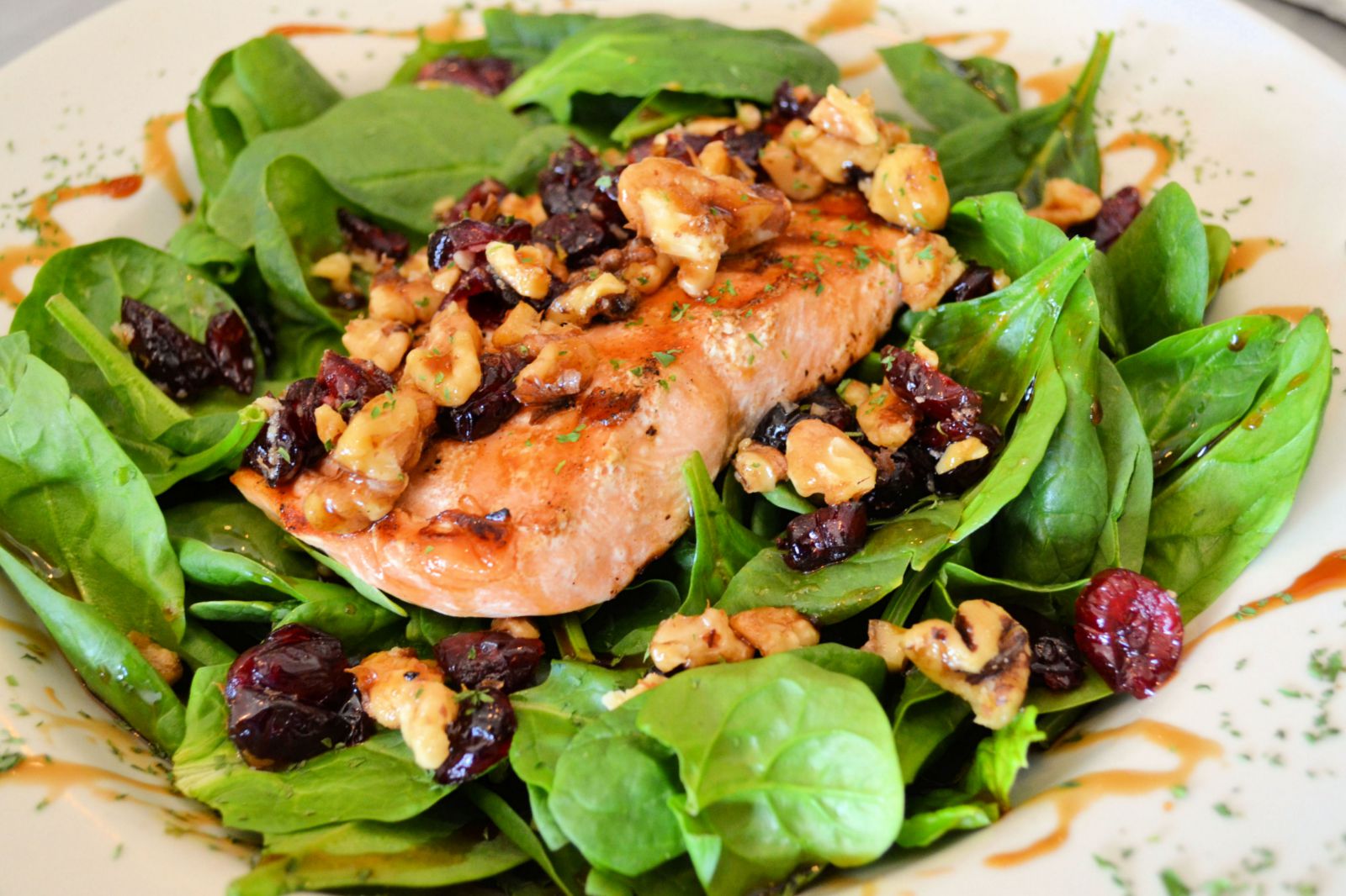 Grilled Salmon and Spinach Salad