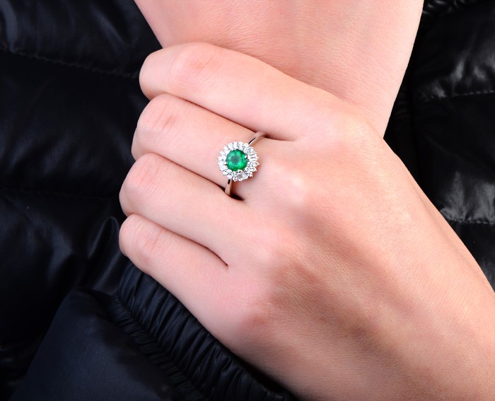 Role of Green Light in Managing Pain