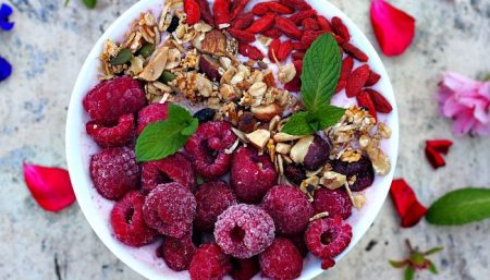 Winter Berry Smoothie Bowl