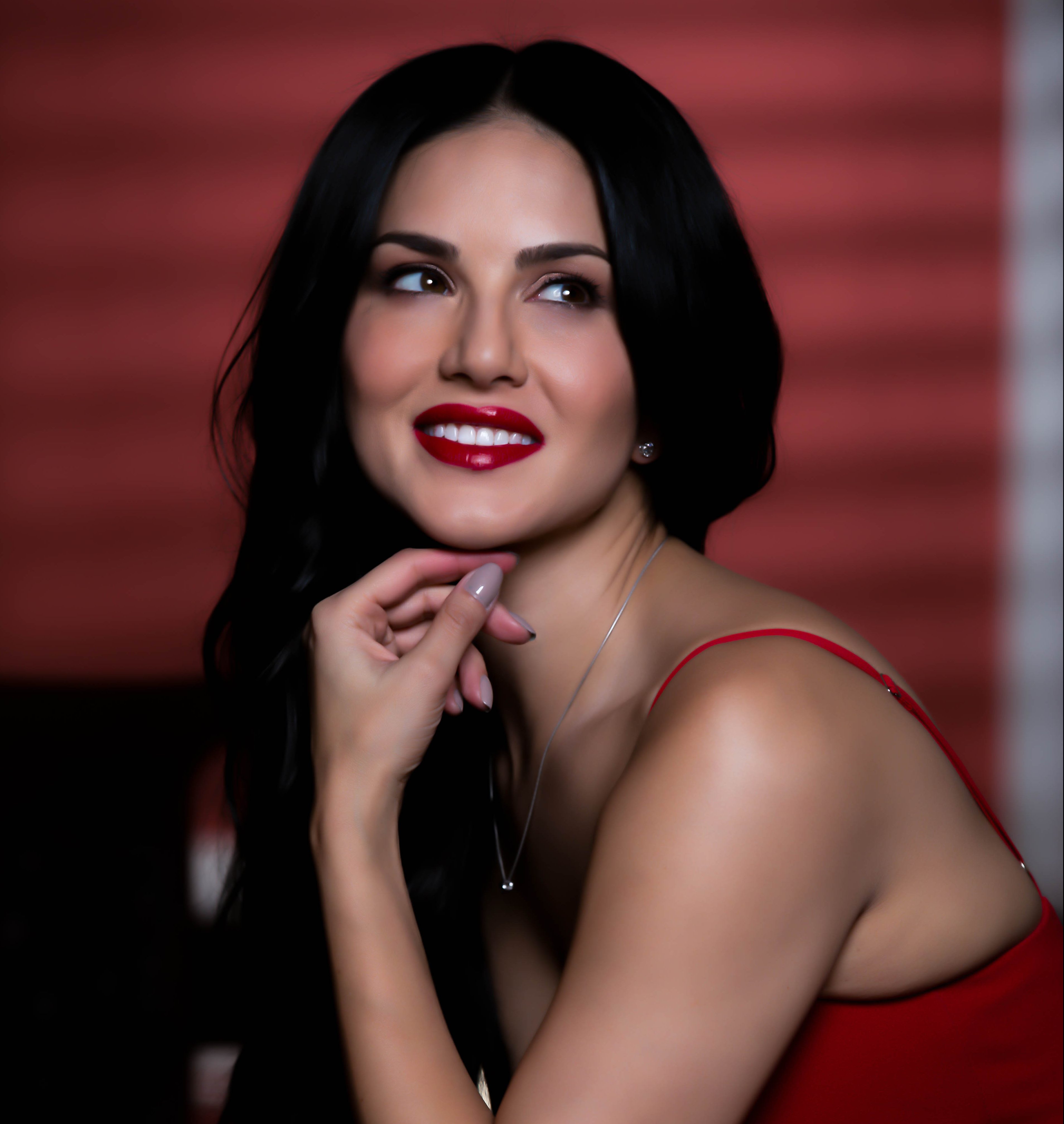 Actress, Model & Mom Sunny Leone Spills Secrets To A Happy Motherhood