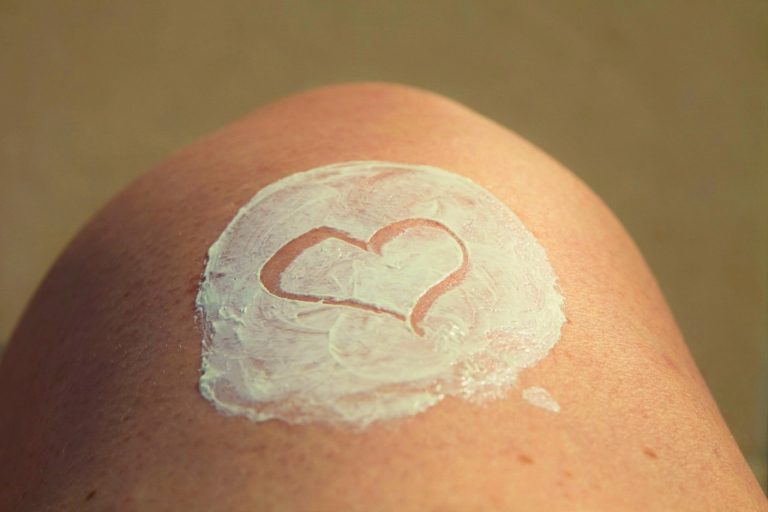 How To Effectively Prevent Yourself From Scratching Or Rubbing Your ...