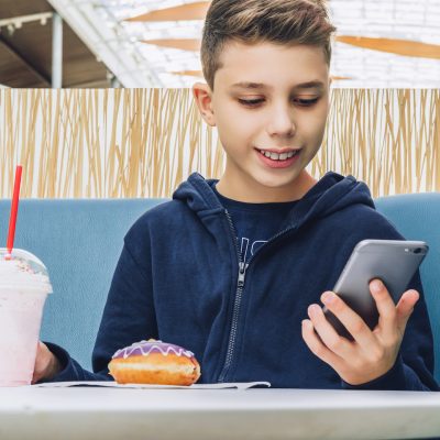 Influence of social media on children's food intake