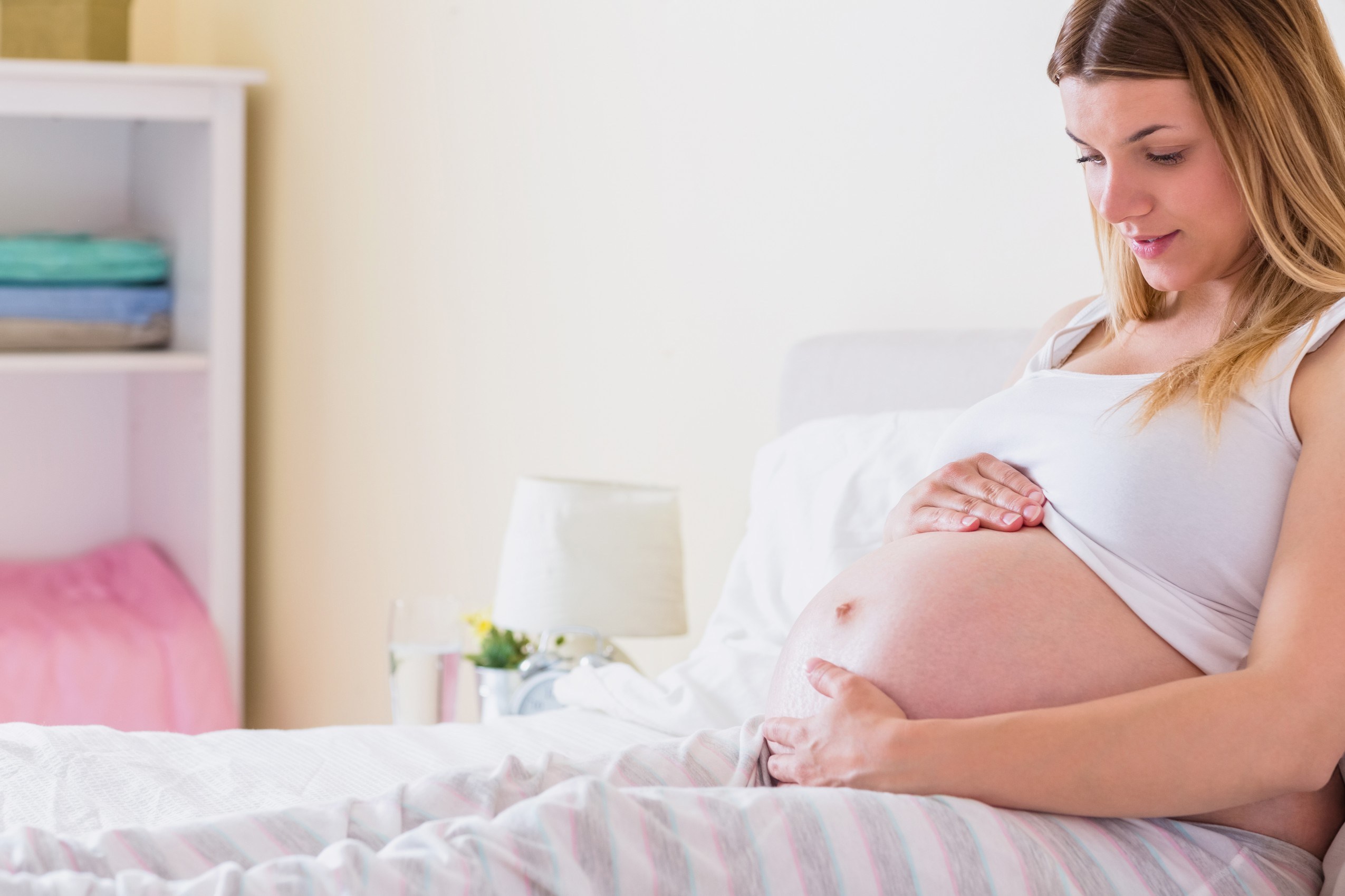 Беременность с первого раза. Беременные послеродовой период фото. Покажи беременных женщин видео. Схватки при беременности ощущения и симптомы.